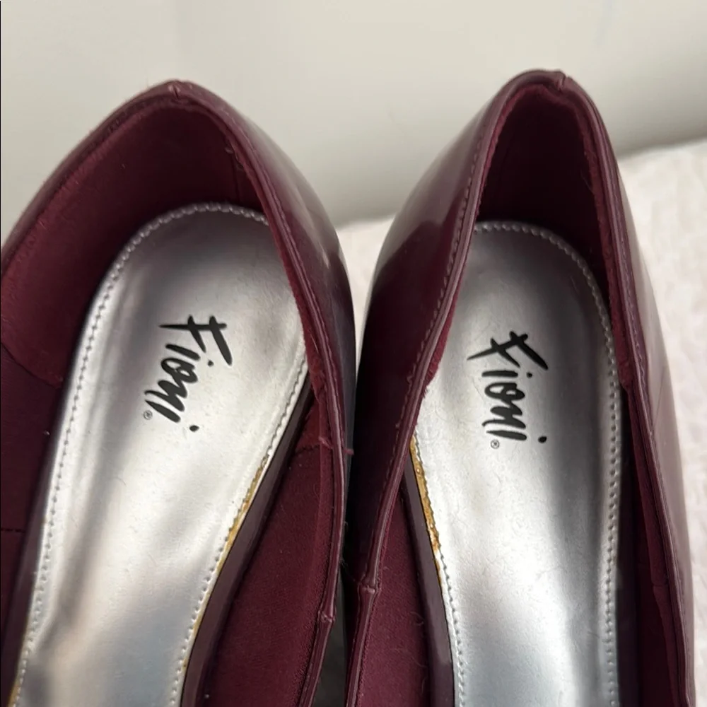 FIONI Clothing Burgundy Wedge Pumps with Silver Emblem